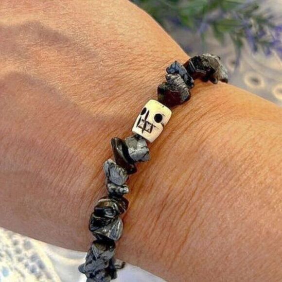 Skull & Tumbled Snowflake Obsidian Stretch Bracelet - Picture 6 of 6